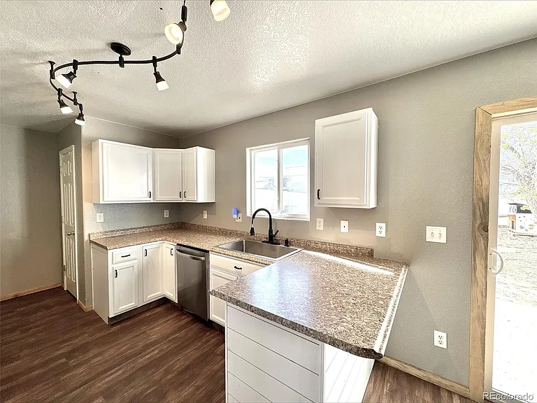 2234 Meadowlark Ln — Photo 4