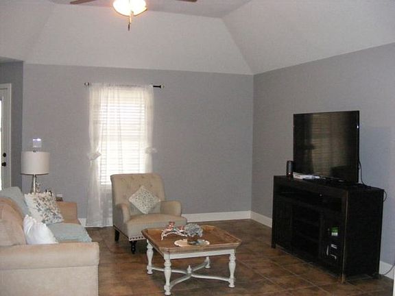 3rd image of 1309 E Pecan Ave