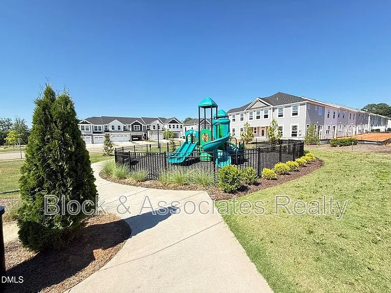 111 Umbrella Way — Photo 29