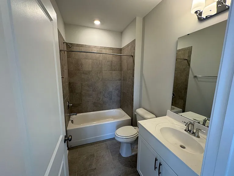 2422 Greshford Ln — Photo 9