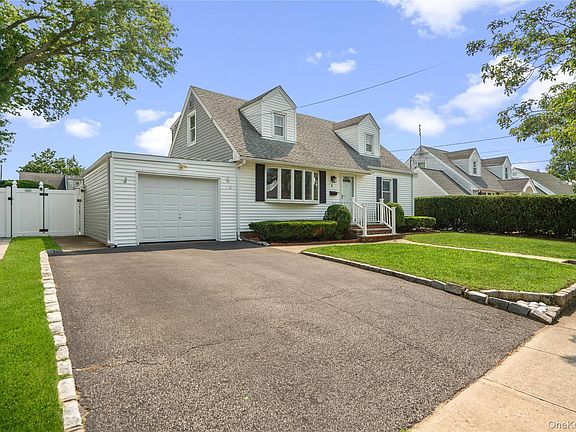 3rd image of 5 Mayfair Lane
