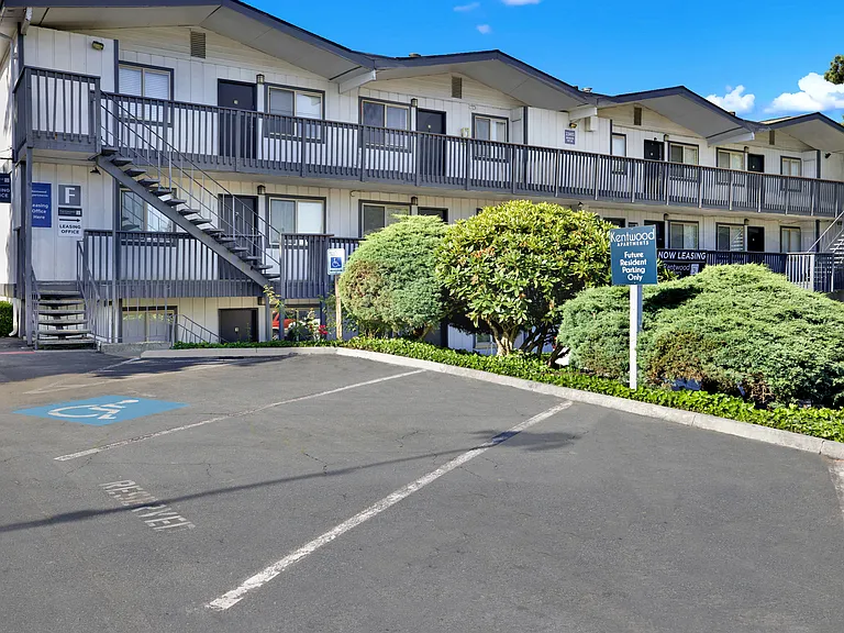 Kentwood Apartments — Photo 7