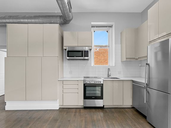 5th image of 132 Temple St Unit 301