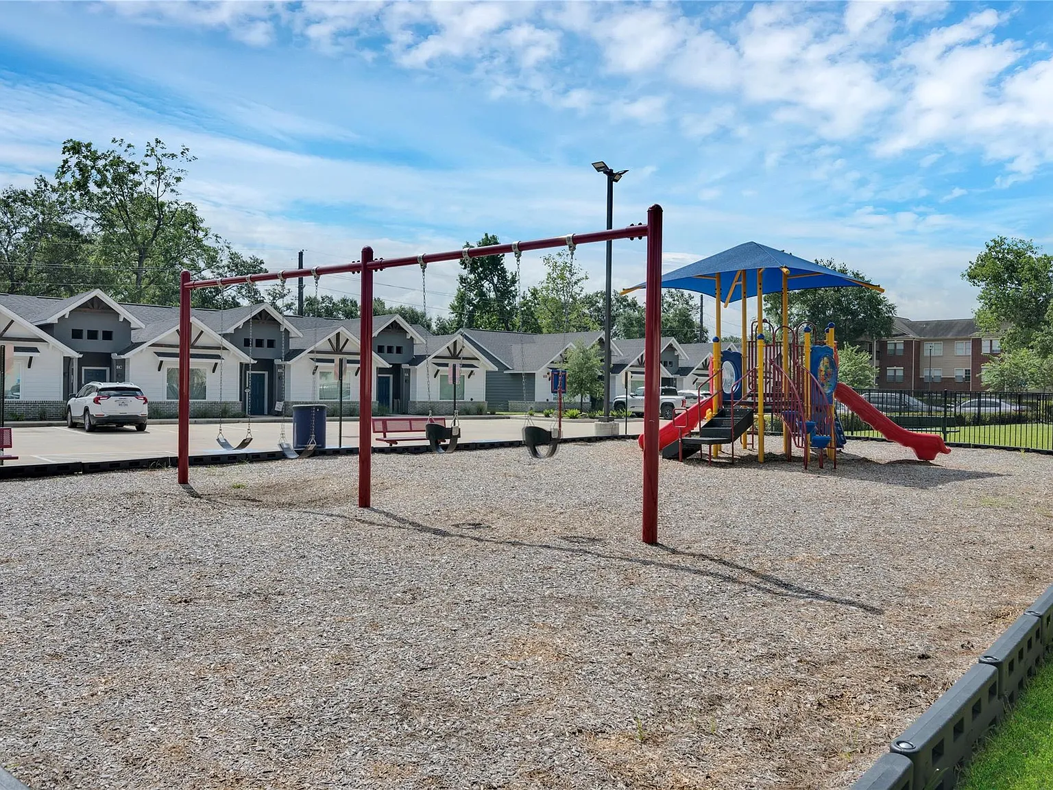2 bed, 2.0 bath, 1216 sqft, $2,200 — Photo 3