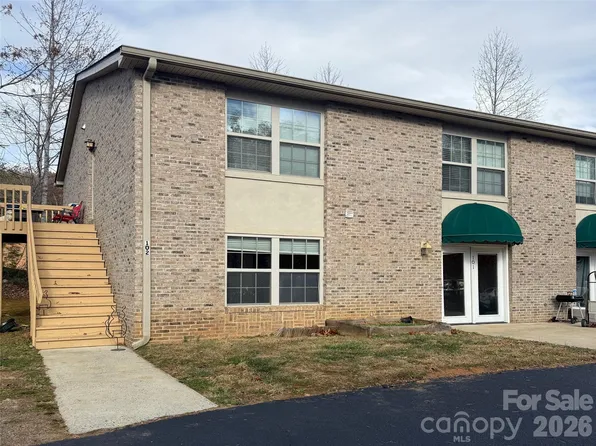 101 Cedar Ridge Dr, Asheville, NC 28803