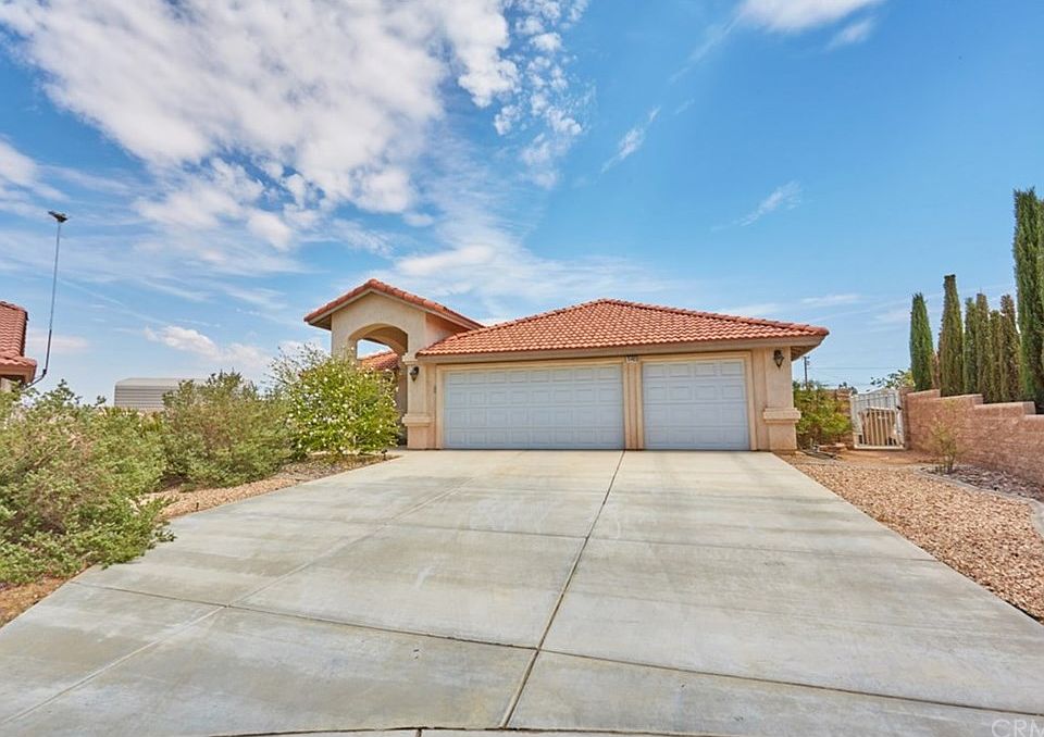 1st image of 15463 Dakota Ct