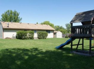 1900 Stanford Dr, Naperville, IL 60565