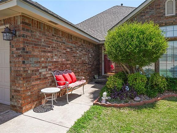3rd image of 804 Vickery Ave