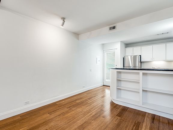 5th image of 4242 Buena Vista St APT 10