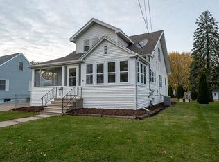 446 W 17th Ave, Oshkosh, WI 54902