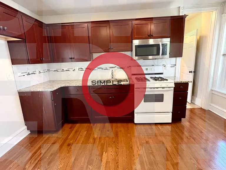 260 Walnut St — Photo 2