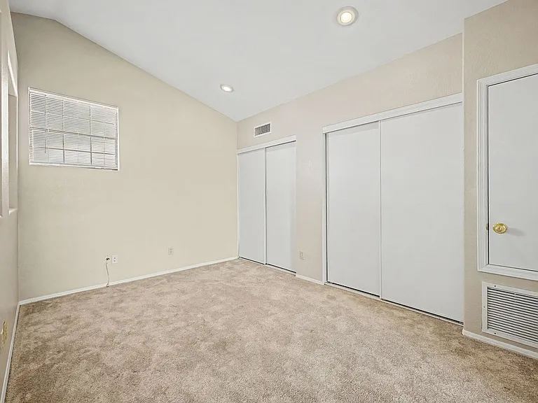 184 S Willow Creek St — Photo 17