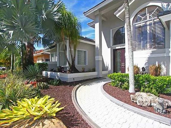 2nd image of 620 Cypress Pointe Dr E