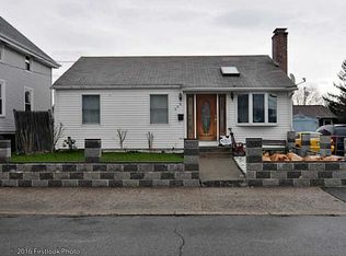 559 Grand Ave, Pawtucket, RI 02861