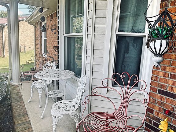 3rd image of 102 Chickadee Ct