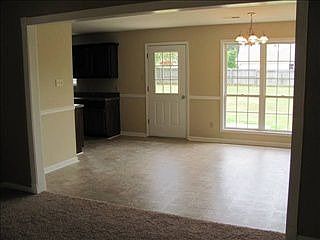 5th image of 822 Sir Lionel St