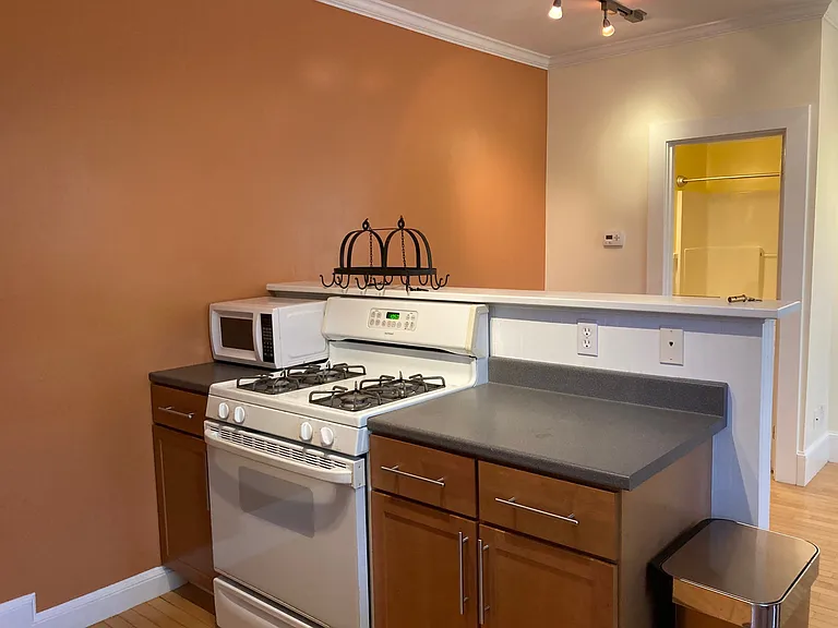 325 Spring St #2 — Photo 5