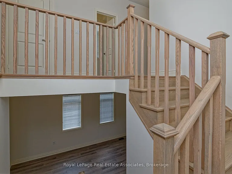 34 Attwater Dr E — Photo 20