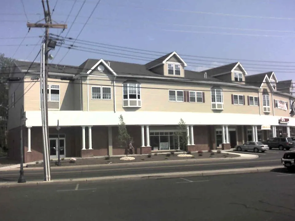 877 Main St