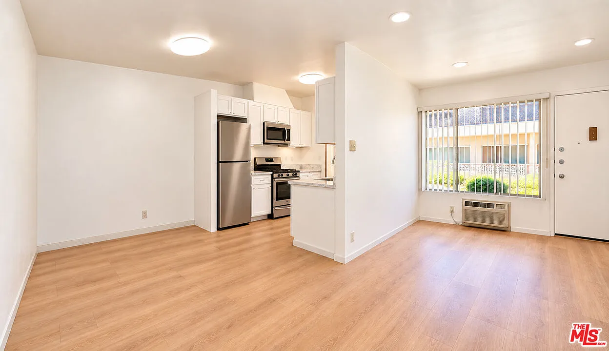 1 bed, 1.0 bath, $2,500 — Photo 1