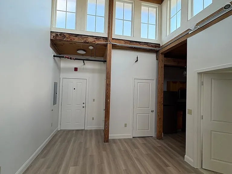 Bostonian Shoe Lofts — Photo 5