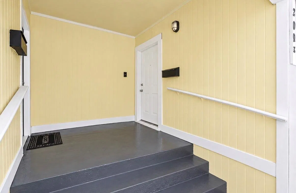 3005 Avenue L — Photo 3