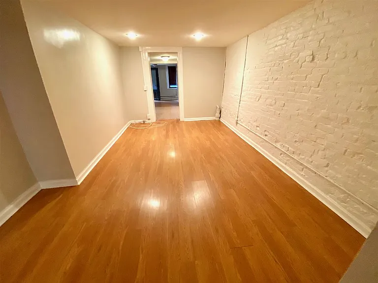 611 Bloomfield St #GRDN — Photo 3