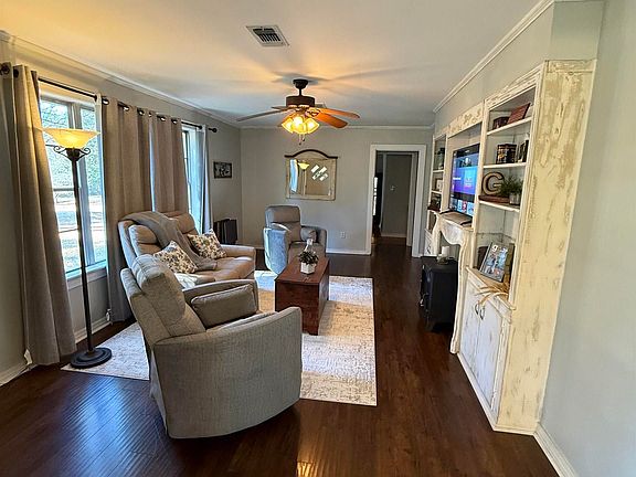 3rd image of 218 Huey Ave