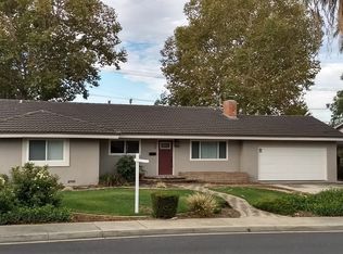 410 W Campus View Dr, Riverside, CA 92507