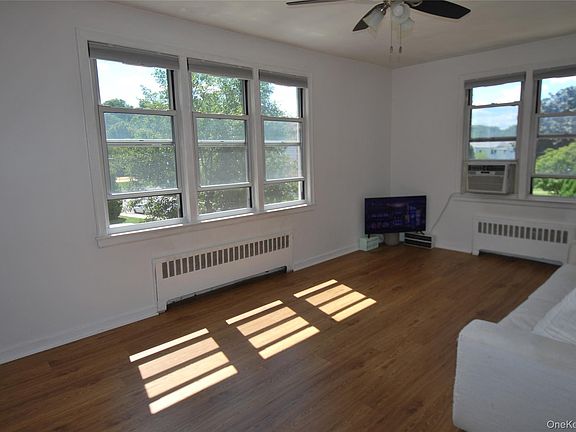 4th image of 10 Stokes Road #2A