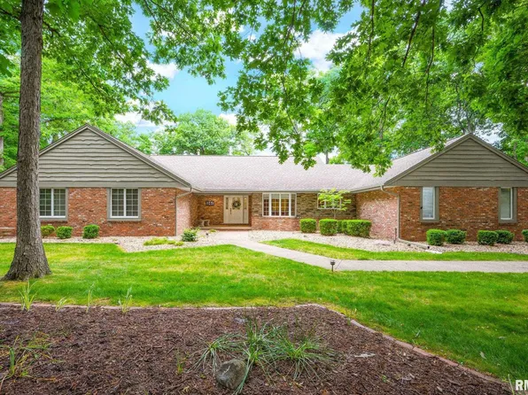 341 W Ravinwoods Rd, Peoria, IL 61615