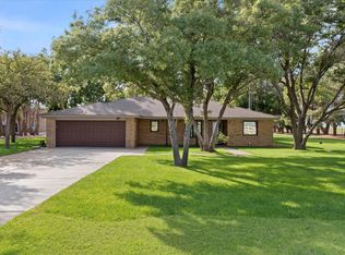 741 Barton Ln, Levelland, TX 79336