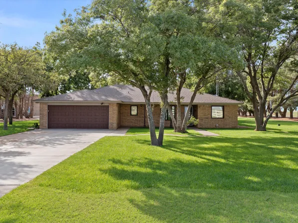 741 Barton Ln, Levelland, TX 79336