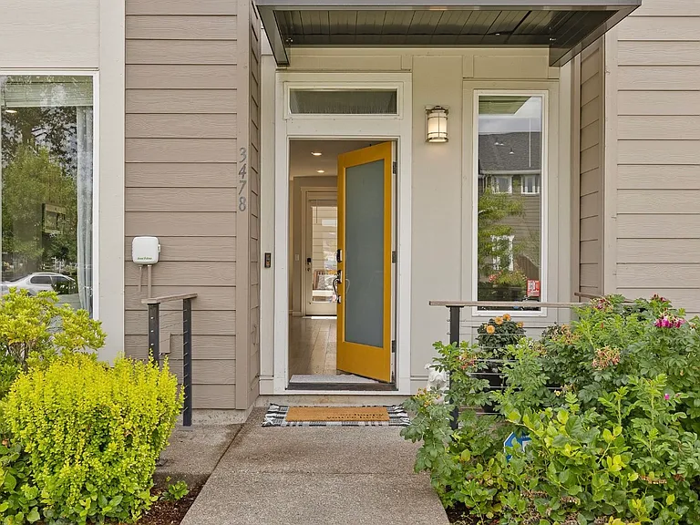 3478 SE Birchleaf St — Photo 3