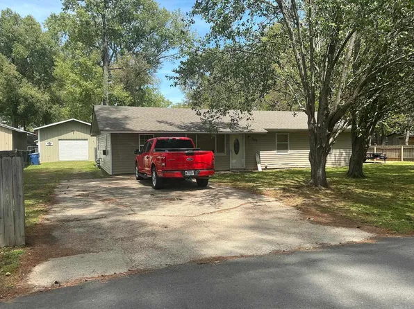 305 E Scott St, Hamburg, AR 71646