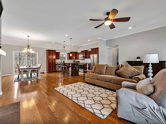 5th image of 1075 Double Tree Ct