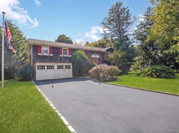 16 Wendy Lane, East Northport, NY 11731