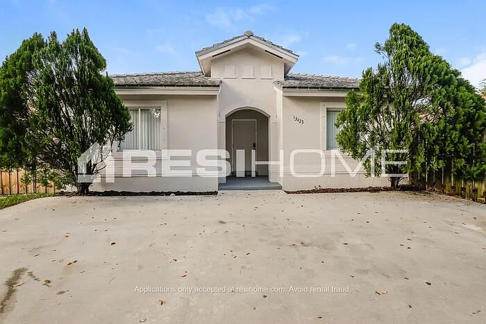 13423 SW 256th St — Photo 1