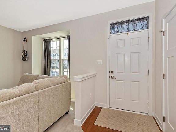 4th image of 153 Ontario Dr