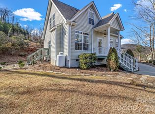 387 Goodview Dr, Hendersonville, NC 28792