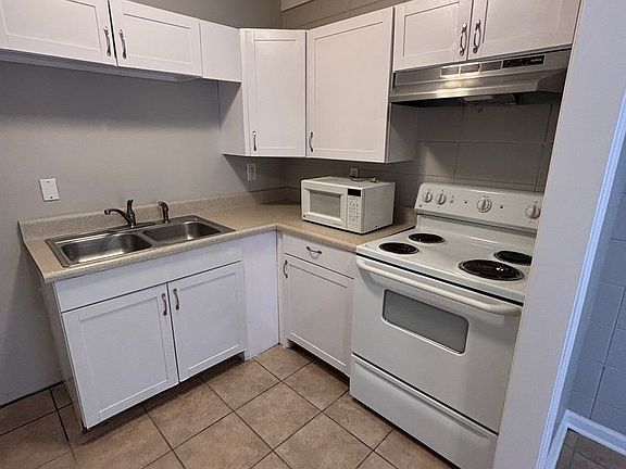 2nd image of 1632 Highland St APT 1