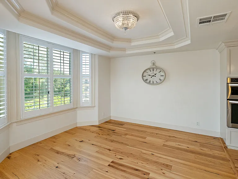 575 S Barrington Ave #305 — Photo 9