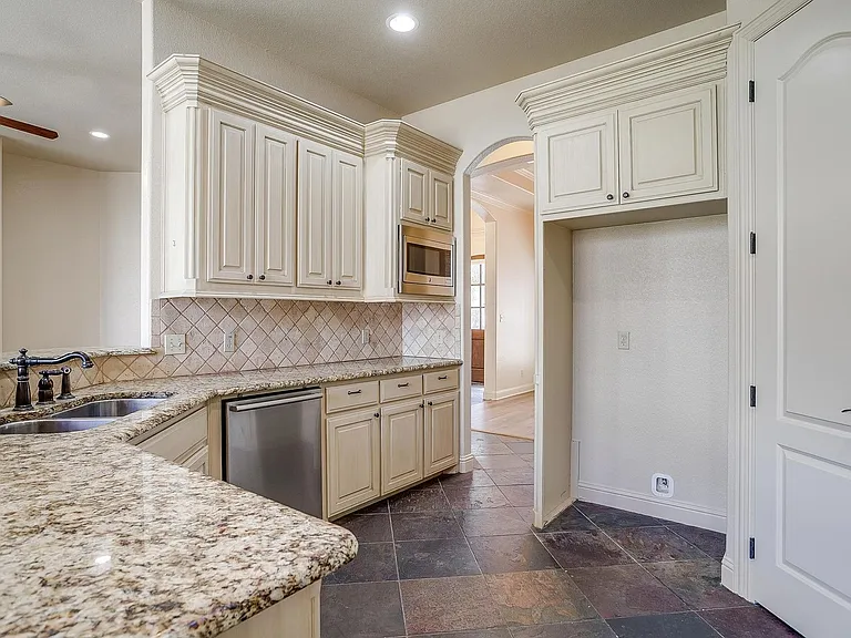 101 Prairie Dunes Dr — Photo 8
