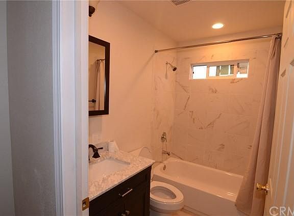 3rd image of 1527 W 81st St