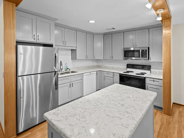 7413 W Franklin Ave, Minneapolis, MN 55426