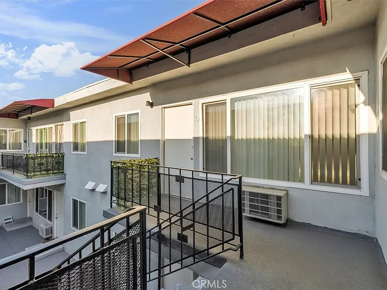 6643 De Longpre Ave #10 — Photo 3