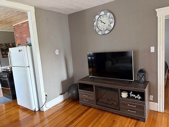 2nd image of 23 Primrose St #3