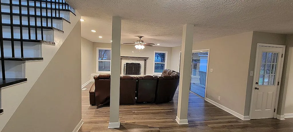 2605 Lincoln Ln photo 1