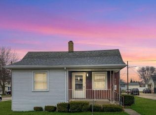 627 9th St, Peru, IL 61354