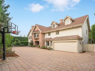 17605 Embassy Dr, Encino, CA 91316